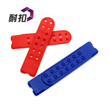 東莞廠家大量現(xiàn)貨直銷環(huán)保 雙孔排扣 帽袋帽扣配件 七孔夾條